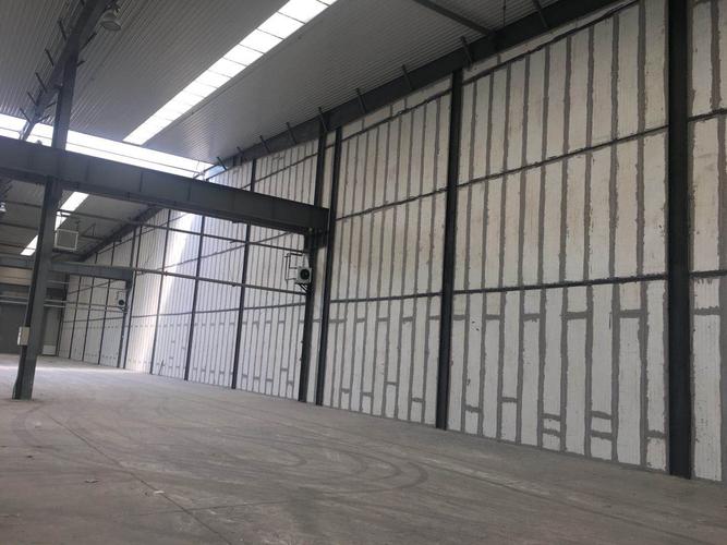 專(zhuān)業(yè)生產(chǎn)硅鎂 寫(xiě)美篇   產(chǎn)品特點(diǎn)及性能指標(biāo):          1,輕質(zhì)